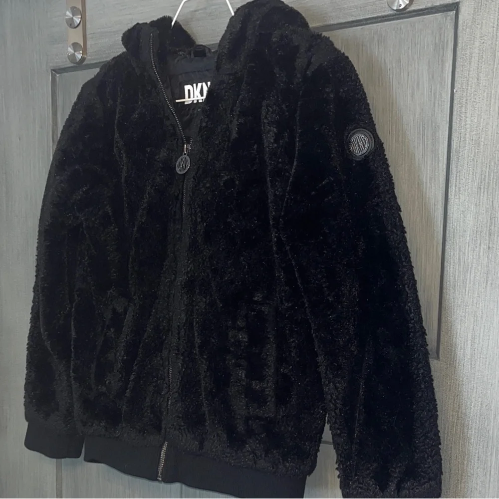 DKNY Black Fuzzy Girls Jacket size 14/16 Black Sherpa heavyweight